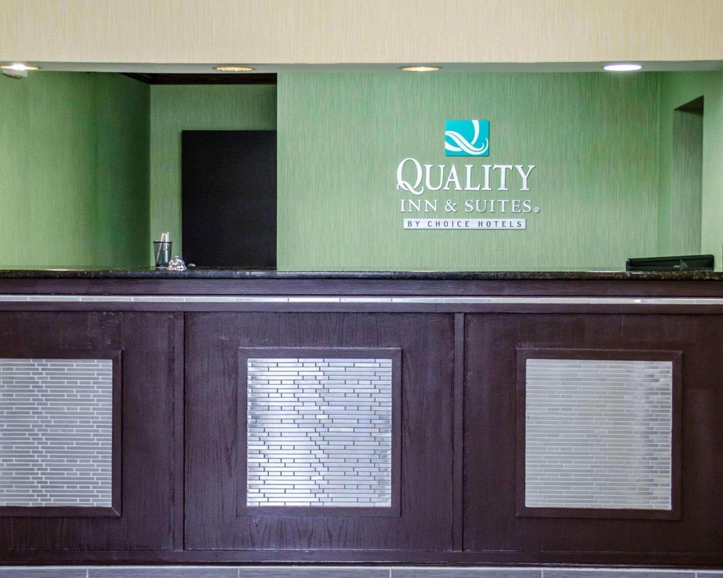 麦地那阿克伦西凯艺套房酒店 外观 照片